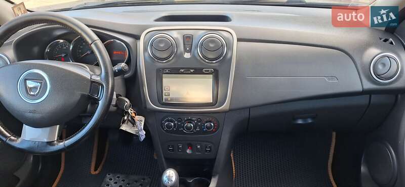 Позашляховик / Кросовер Dacia Sandero StepWay 2013 в Новоархангельську