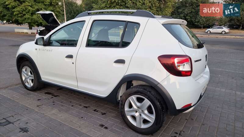 Внедорожник / Кроссовер Dacia Sandero StepWay 2015 в Кропивницком
