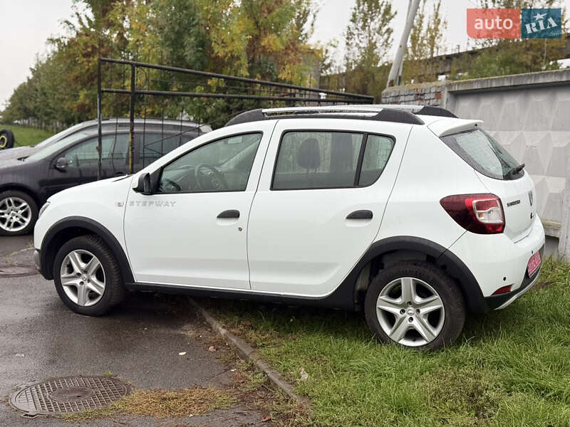 Позашляховик / Кросовер Dacia Sandero StepWay 2015 в Нововолинську фото 3 Позашляховик / Кросовер Dacia Sandero StepWay 2015 в Нововолинську