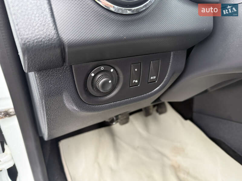 Позашляховик / Кросовер Dacia Sandero StepWay 2015 в Нововолинську фото 13 Позашляховик / Кросовер Dacia Sandero StepWay 2015 в Нововолинську