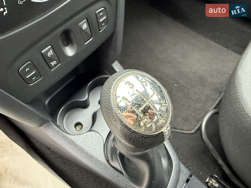 Позашляховик / Кросовер Dacia Sandero StepWay 2015 в Нововолинську фото 17 Позашляховик / Кросовер Dacia Sandero StepWay 2015 в Нововолинську