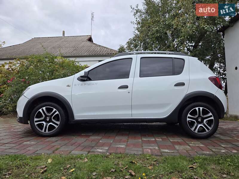 Внедорожник / Кроссовер Dacia Sandero StepWay 2015 в 