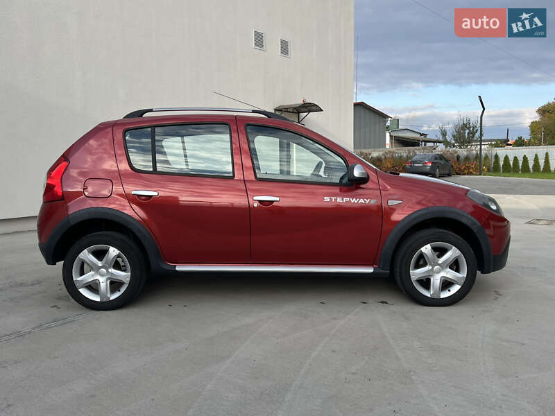 Внедорожник / Кроссовер Dacia Sandero StepWay 2012 в Луцке