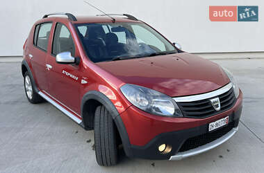 Позашляховик / Кросовер Dacia Sandero StepWay 2012 в 