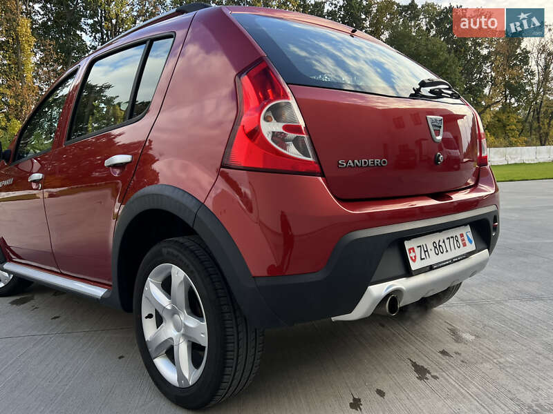 Внедорожник / Кроссовер Dacia Sandero StepWay 2012 в Луцке