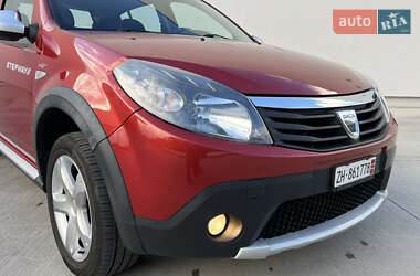 Позашляховик / Кросовер Dacia Sandero StepWay 2012 в 