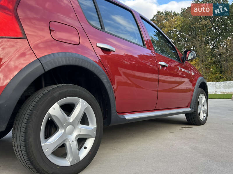 Внедорожник / Кроссовер Dacia Sandero StepWay 2012 в Луцке