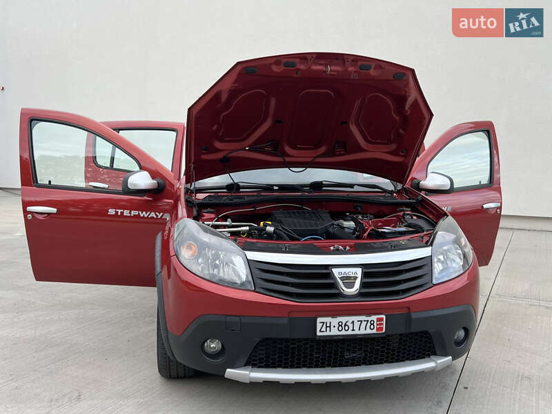 Внедорожник / Кроссовер Dacia Sandero StepWay 2012 в Луцке