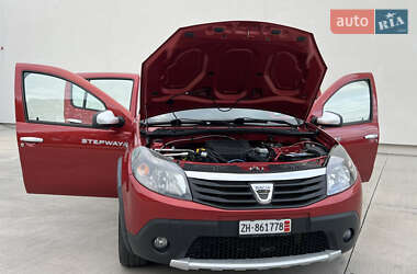 Позашляховик / Кросовер Dacia Sandero StepWay 2012 в 