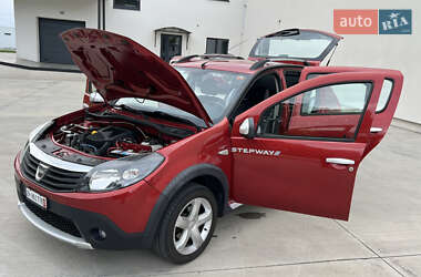 Позашляховик / Кросовер Dacia Sandero StepWay 2012 в 