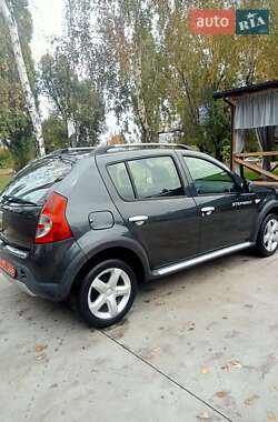 Позашляховик / Кросовер Dacia Sandero StepWay 2010 в  фото 7 Позашляховик / Кросовер Dacia Sandero StepWay 2010 в