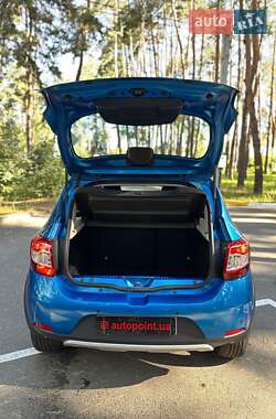 Позашляховик / Кросовер Dacia Sandero StepWay 2016 в 