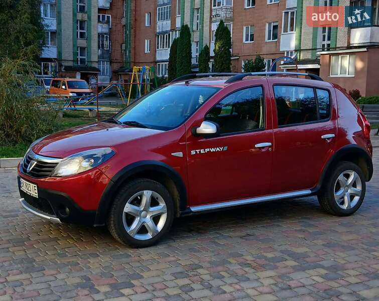 Позашляховик / Кросовер Dacia Sandero StepWay 2012 в  фото Позашляховик / Кросовер Dacia Sandero StepWay 2012 в