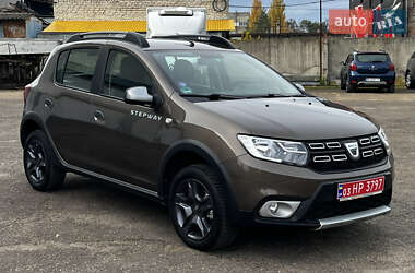 Позашляховик / Кросовер Dacia Sandero StepWay 2017 в Луцьку