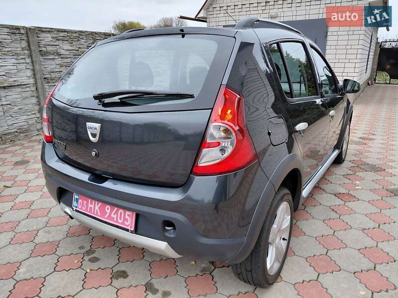 Внедорожник / Кроссовер Dacia Sandero StepWay 2010 в Хороле