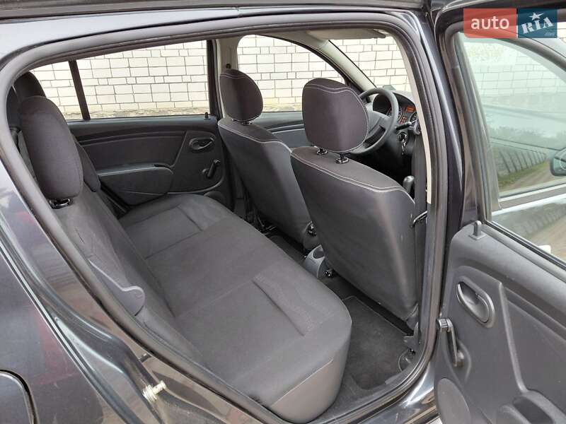 Внедорожник / Кроссовер Dacia Sandero StepWay 2010 в Хороле