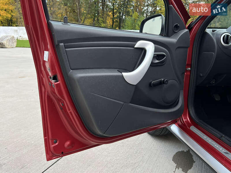 Позашляховик / Кросовер Dacia Sandero StepWay 2012 в Луцьку