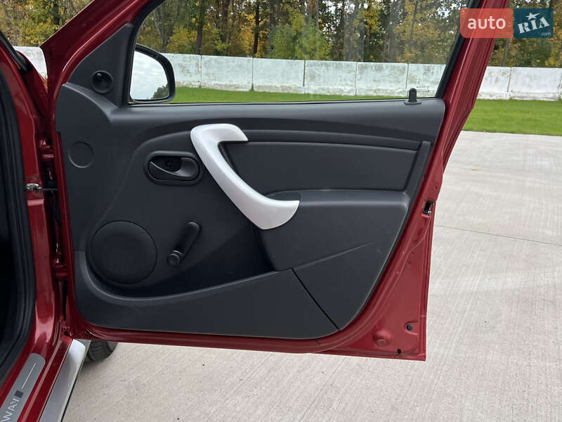 Позашляховик / Кросовер Dacia Sandero StepWay 2012 в Луцьку