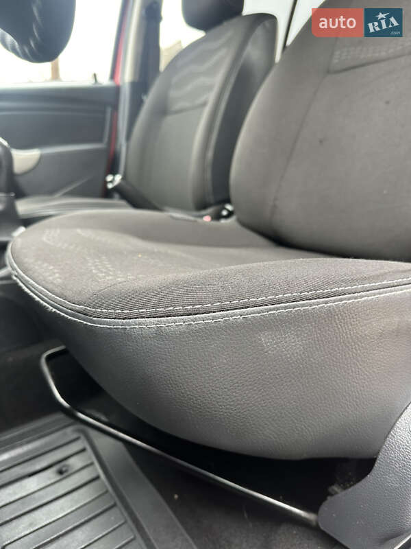 Внедорожник / Кроссовер Dacia Sandero StepWay 2011 в Хороле фото 19 Внедорожник / Кроссовер Dacia Sandero StepWay 2011 в Хороле