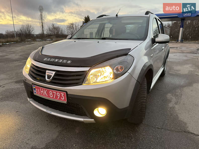 Внедорожник / Кроссовер Dacia Sandero StepWay 2011 в Кролевце