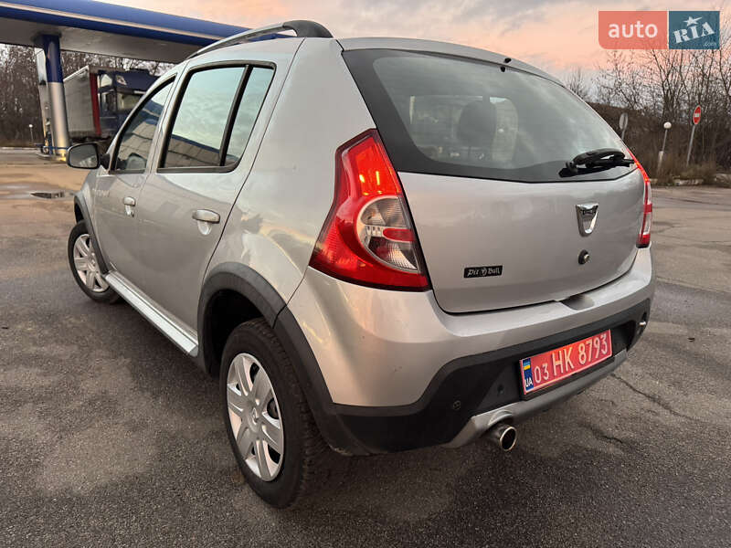 Внедорожник / Кроссовер Dacia Sandero StepWay 2011 в Кролевце