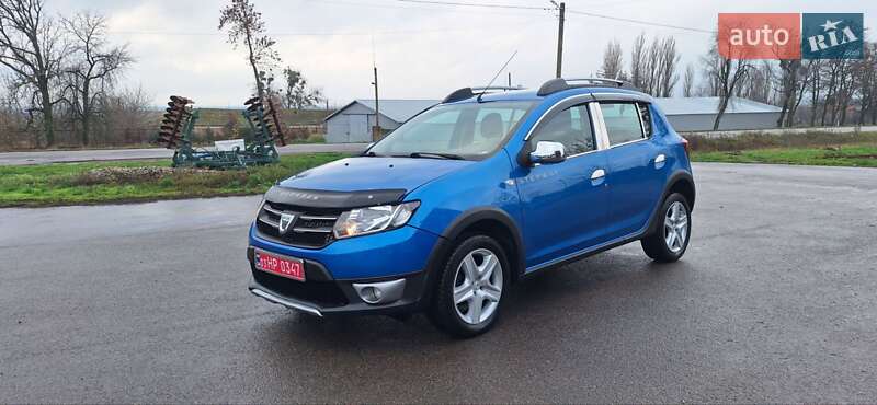 Внедорожник / Кроссовер Dacia Sandero StepWay 2015 в Новоархангельске
