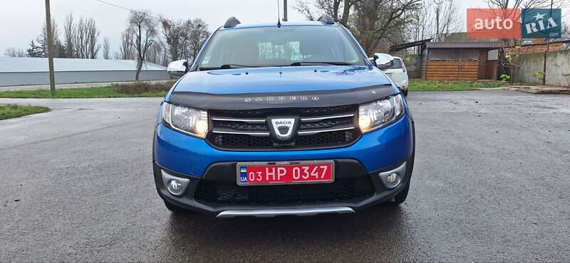 Внедорожник / Кроссовер Dacia Sandero StepWay 2015 в Новоархангельске