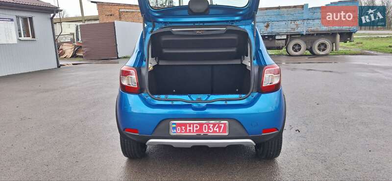 Внедорожник / Кроссовер Dacia Sandero StepWay 2015 в Новоархангельске