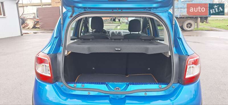 Внедорожник / Кроссовер Dacia Sandero StepWay 2015 в Новоархангельске