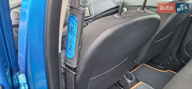 Внедорожник / Кроссовер Dacia Sandero StepWay 2015 в Новоархангельске