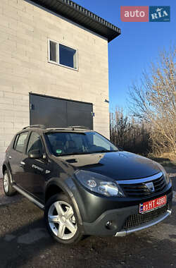 Внедорожник / Кроссовер Dacia Sandero StepWay 2010 в Хороле