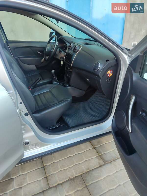 Внедорожник / Кроссовер Dacia Sandero StepWay 2013 в Тернополе