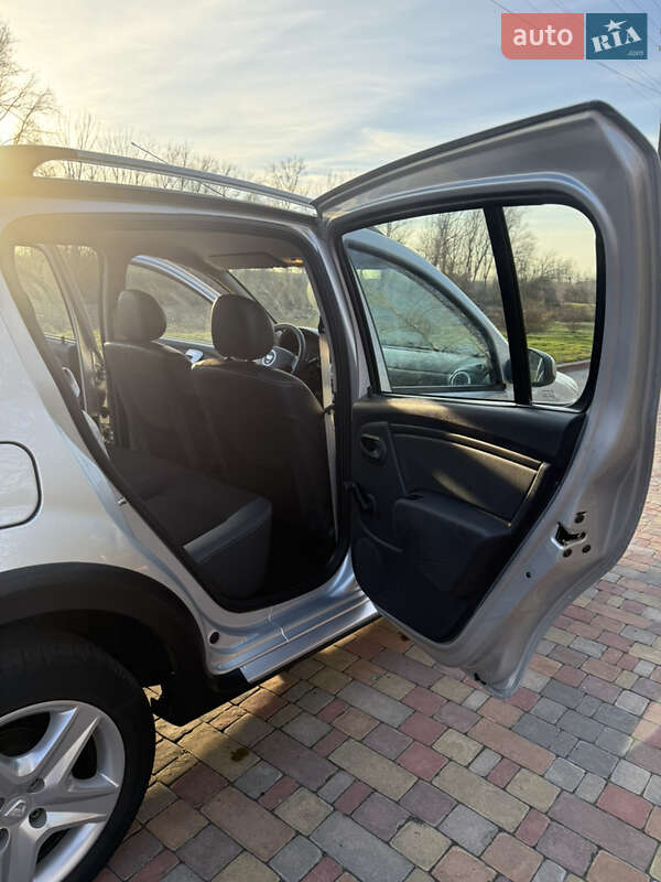 Внедорожник / Кроссовер Dacia Sandero StepWay 2012 в Миргороде фото 13 Внедорожник / Кроссовер Dacia Sandero StepWay 2012 в Миргороде