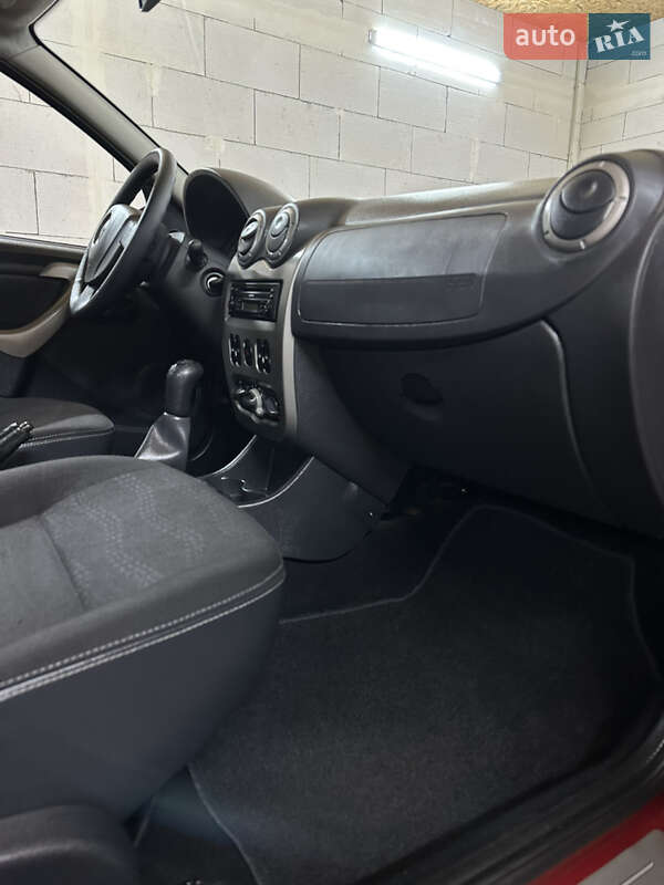 Позашляховик / Кросовер Dacia Sandero StepWay 2011 в Хоролі