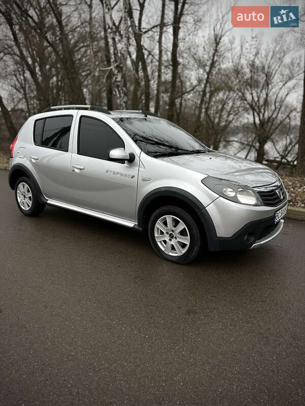 Внедорожник / Кроссовер Dacia Sandero StepWay 2012 в Сумах