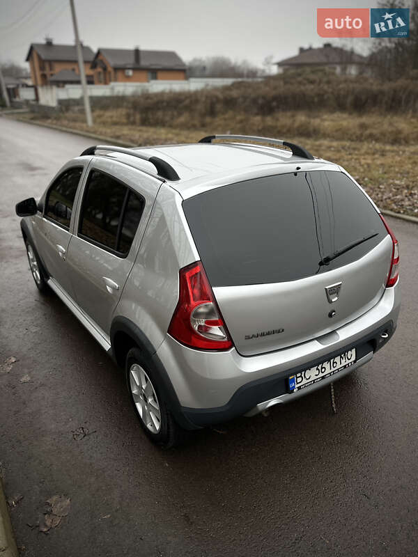 Внедорожник / Кроссовер Dacia Sandero StepWay 2012 в Сумах