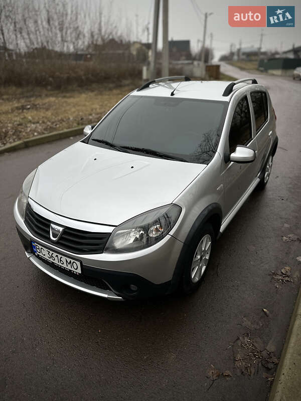 Внедорожник / Кроссовер Dacia Sandero StepWay 2012 в Сумах