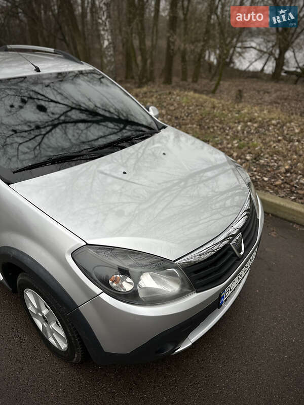 Внедорожник / Кроссовер Dacia Sandero StepWay 2012 в Сумах