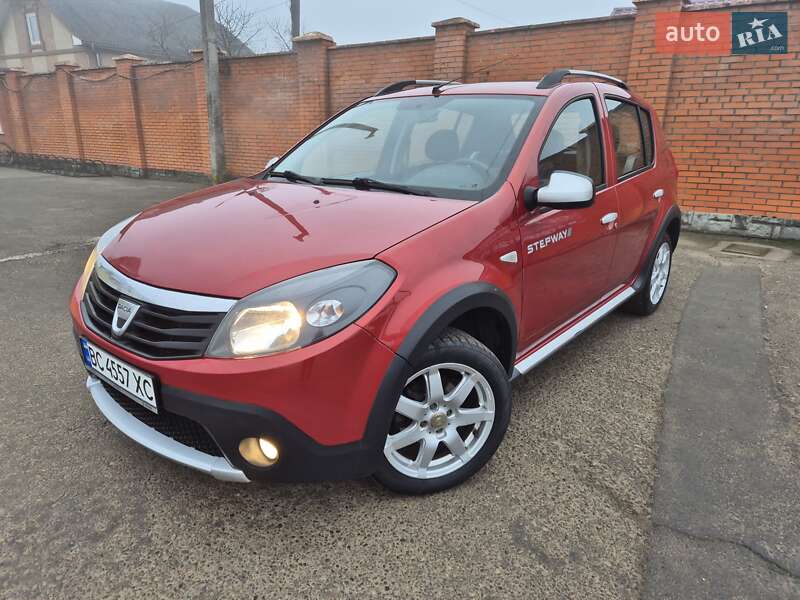 Внедорожник / Кроссовер Dacia Sandero StepWay 2012 в Стрые