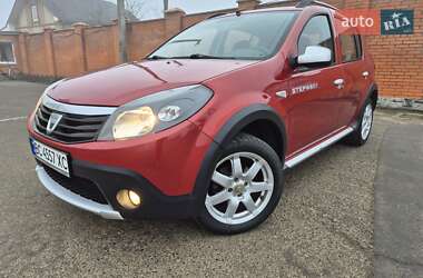 Внедорожник / Кроссовер Dacia Sandero StepWay 2012 в Стрые