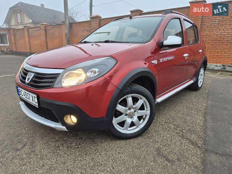 Внедорожник / Кроссовер Dacia Sandero StepWay 2012 в Стрые