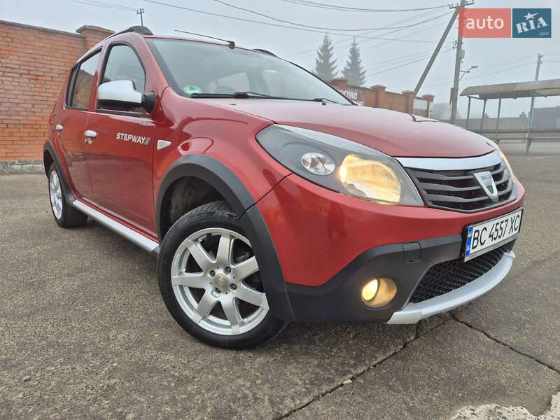 Внедорожник / Кроссовер Dacia Sandero StepWay 2012 в Стрые