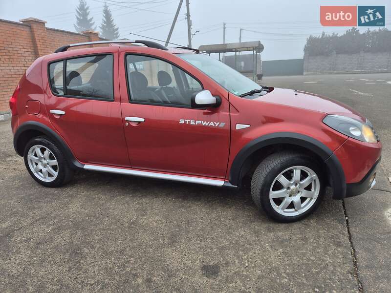 Внедорожник / Кроссовер Dacia Sandero StepWay 2012 в Стрые