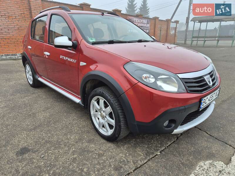 Внедорожник / Кроссовер Dacia Sandero StepWay 2012 в Стрые