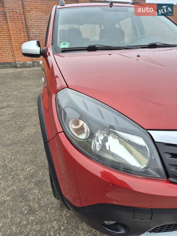 Внедорожник / Кроссовер Dacia Sandero StepWay 2012 в Стрые