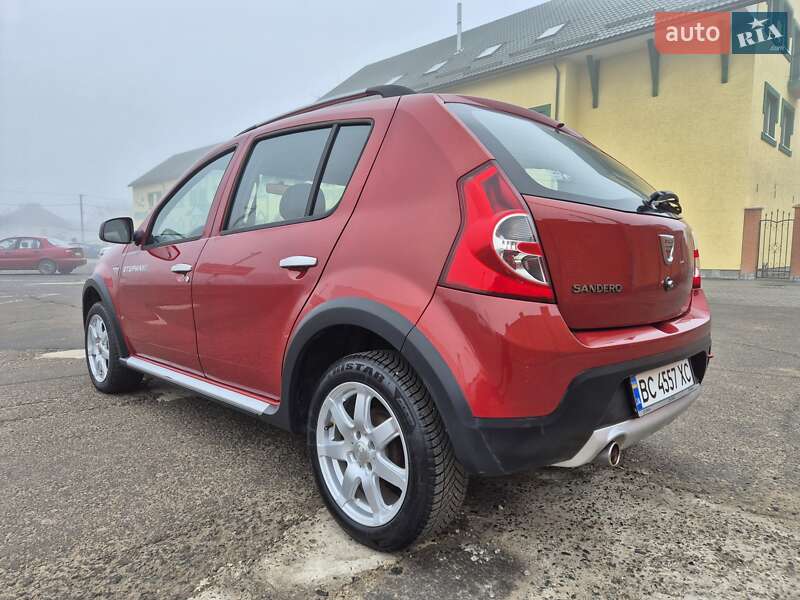 Внедорожник / Кроссовер Dacia Sandero StepWay 2012 в Стрые