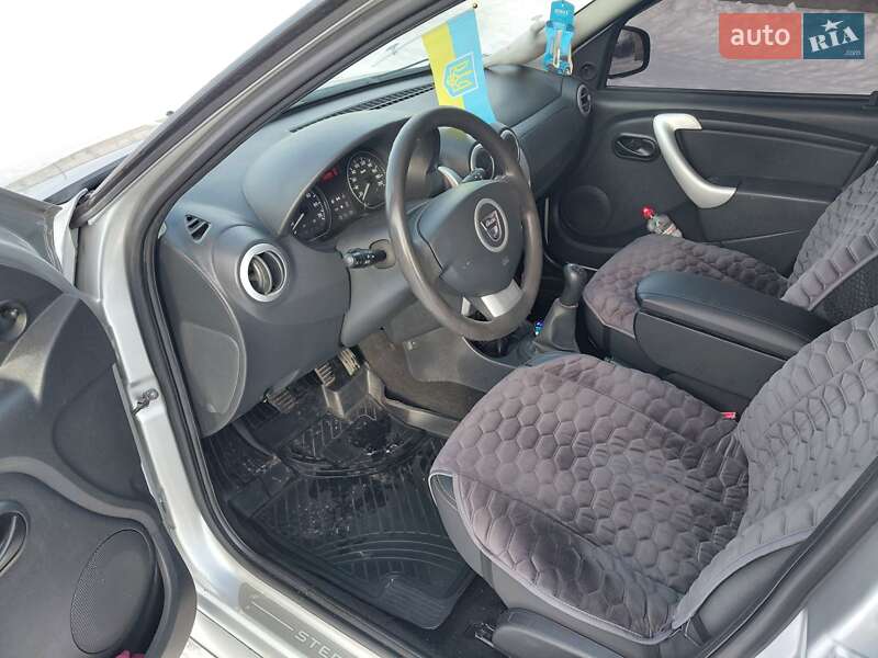 Позашляховик / Кросовер Dacia Sandero StepWay 2012 в Шостці