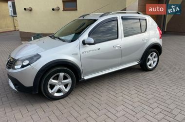 Позашляховик / Кросовер Dacia Sandero StepWay 2011 в Виноградові