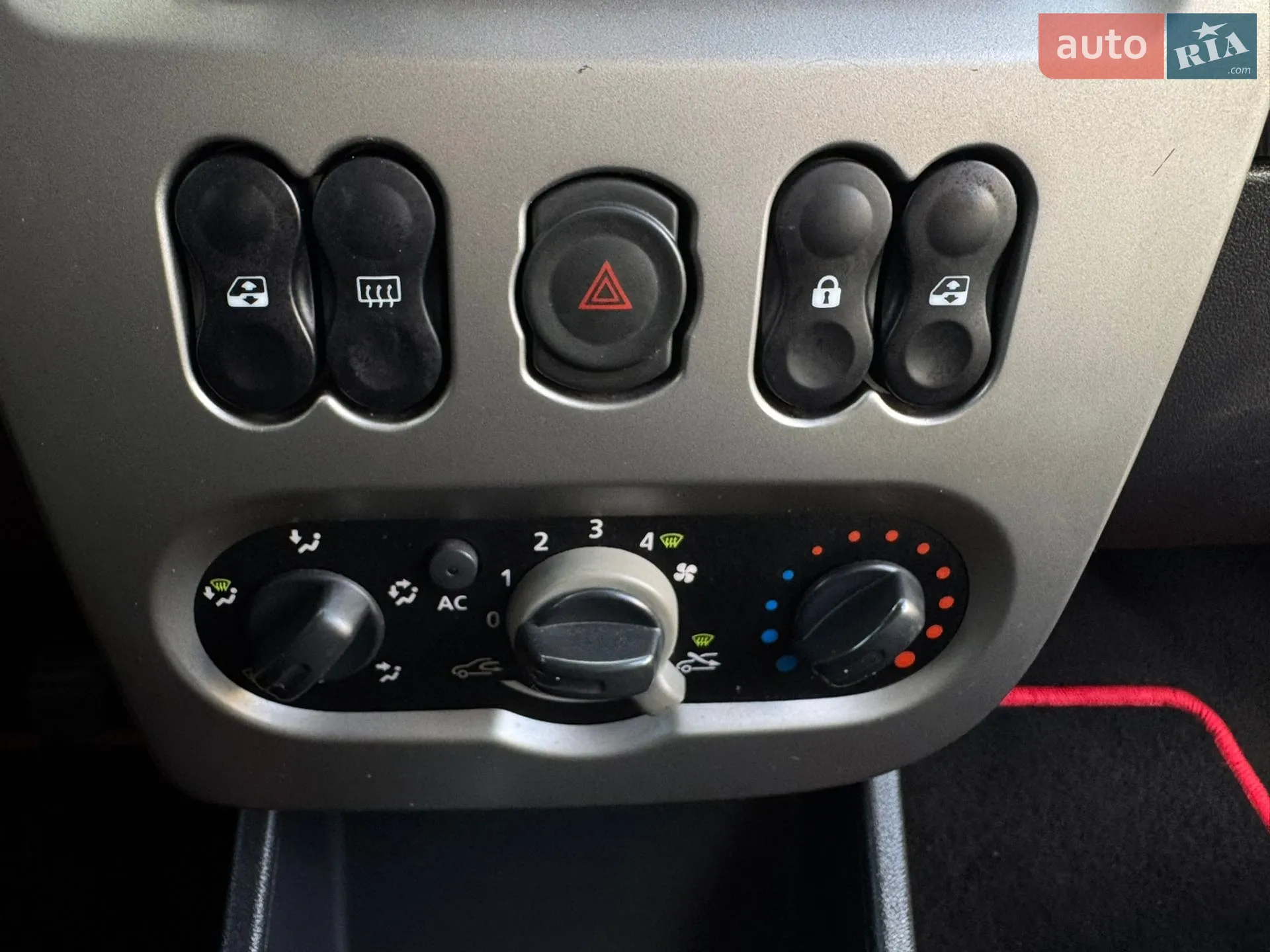 2011 Dacia Sandero - мініатюра 28
