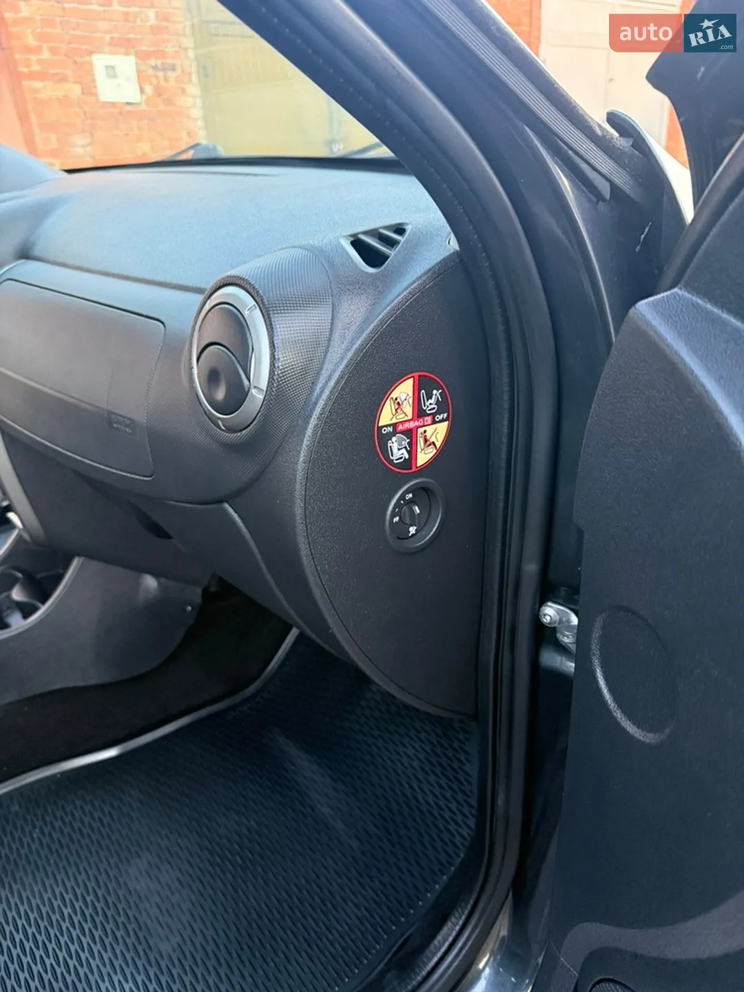 2010 Dacia Sandero - мініатюра 36